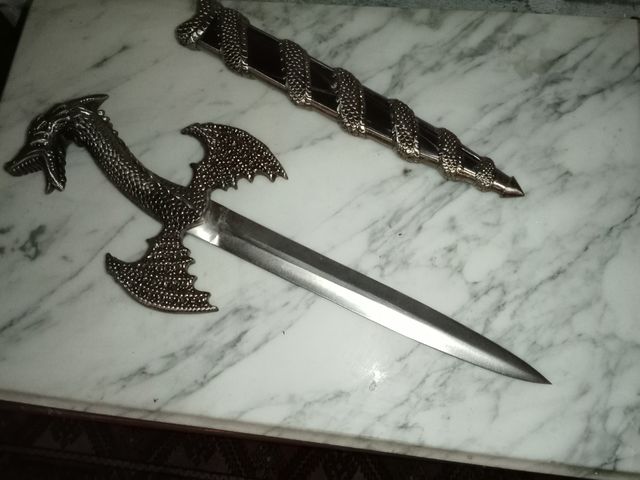 Daga de colección con dragón