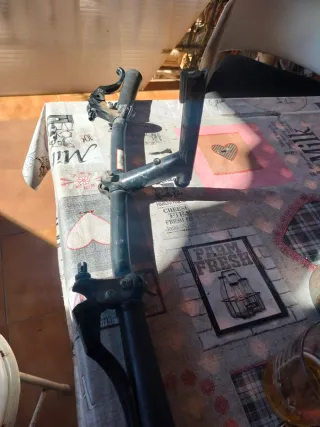 Manillar, potencia, manetas y puños bici