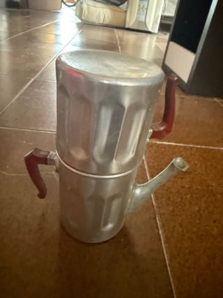 Set di teiere antiche in ottone vintage