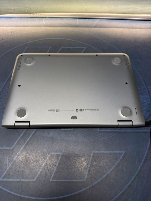 Computador portátil Hewlett Packard Pavilion Model 11-k100ns, com tampa