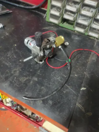 Motor de arrastre para maquina de hilo