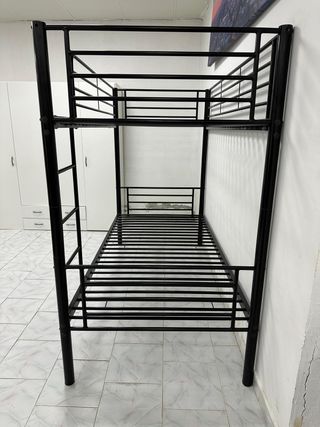 Litera metálica negra