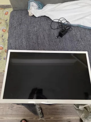 LG 24MT48DW-WZ Televisor LED 24