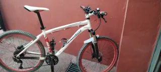Bicicleta Specialized  rockchooper Blanca y Roja