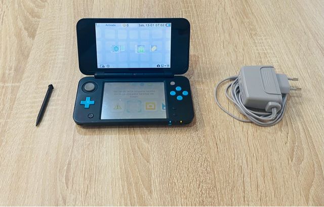 Nintendo 2DS XL nero e blu