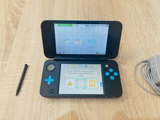 Nintendo 2DS XL nero e blu