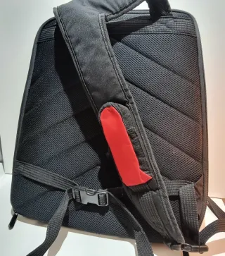 Mochila portátil Soyntec Urban Rojo y Negro