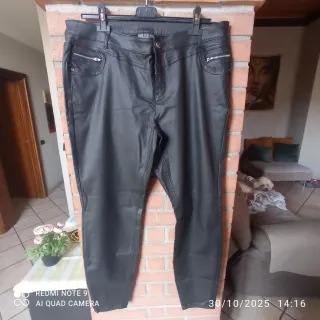 Pantaloni Yessica finta pelle elasticizzati neri