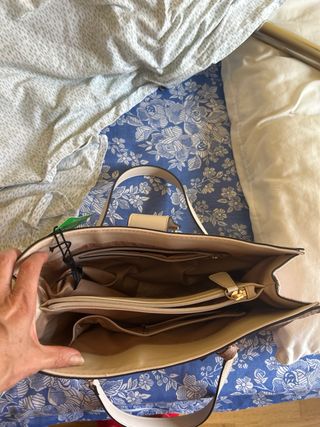 Bolso Guess Beige y Rosa sin la guarda polvo 