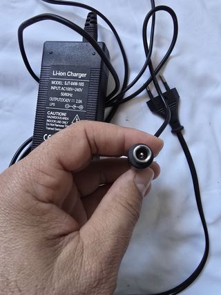 Cargador Patinete Eléctrico 42V 2A