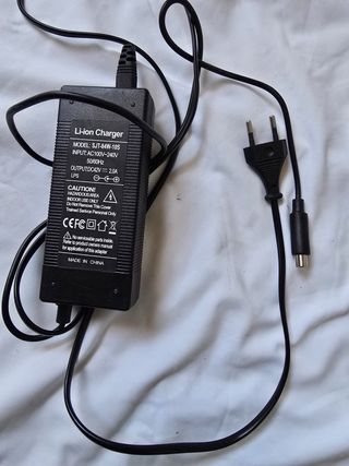 Cargador Patinete Eléctrico 42V 2A