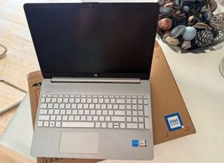 HP Laptop 15s-fq5123ns Plata