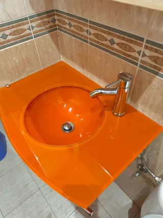 Lavabo de cristal naranja