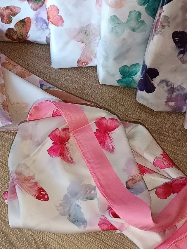 Pañuelo seda mariposas rosa y morado