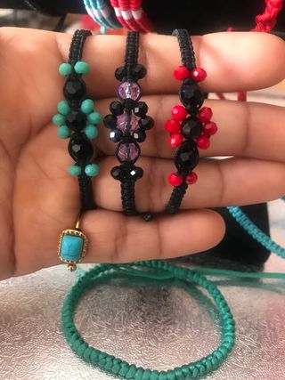Pulseras hechas a mano con abalorios