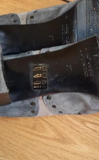 Zapatos de piel el tres tonos de gris