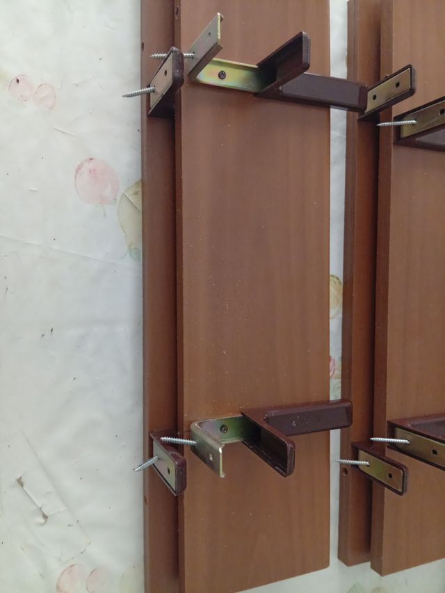 Mensole in legno marrone