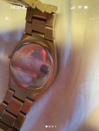 Reloj Guess Dorado con Cristales