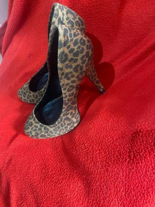 Zapatos de tacón con estampado de leopardo talla36