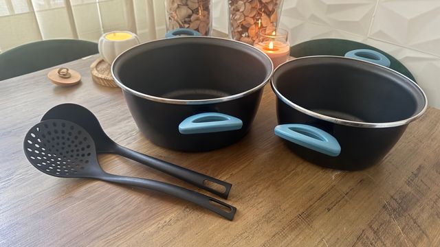 Set di 2 pentole + utensili da cucina