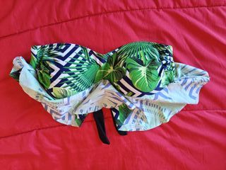 Top de bikini estampado tropical