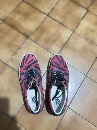 Vans Rojas y Negras