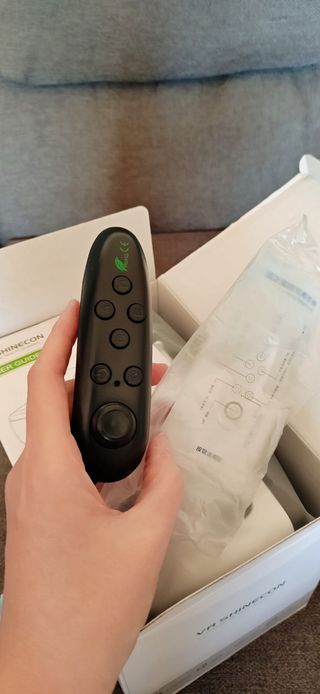 Occhiali per realtà virtuale VR con cuffie e telecomando