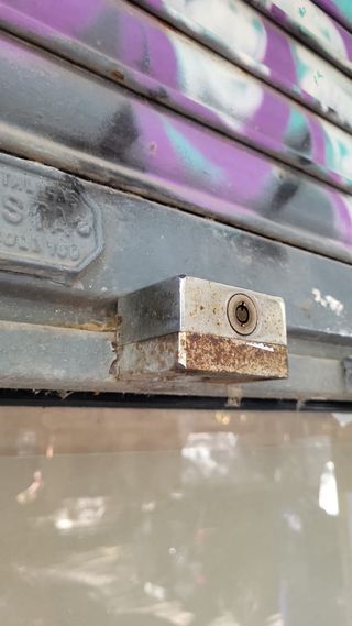 Puerta de garaje/local eléctrica