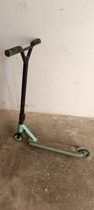 Patinete bestial wolf con ruedas verdes