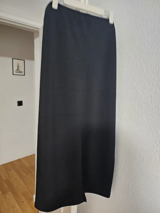 Falda larga negra