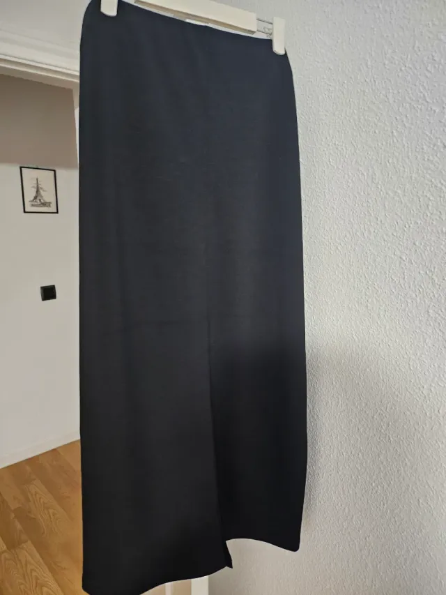 Falda larga negra