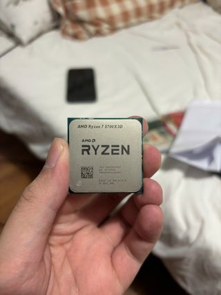 AMD Ryzen 7 5700X3D - 2 pines faltantes (reparable