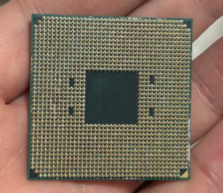 AMD Ryzen 7 5700X3D - 2 pines faltantes (reparable