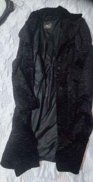 Abrigo Yera negro