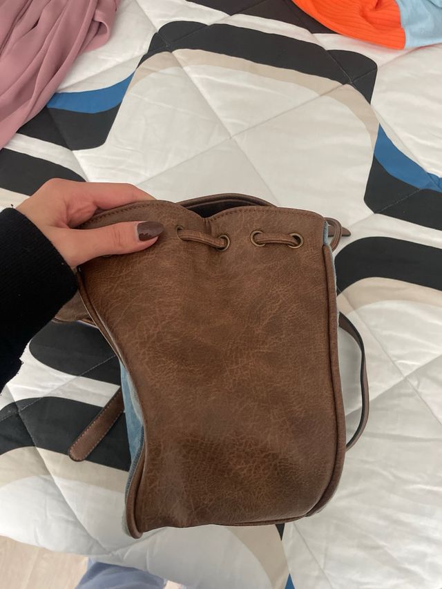 Bolso vaquero con bordado de flores y mariquita