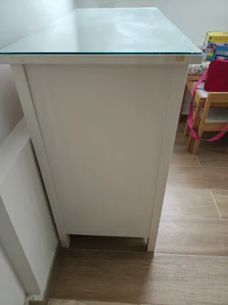 ✨ Cómoda IKEA HEMNES con tapa de cristal y tirador