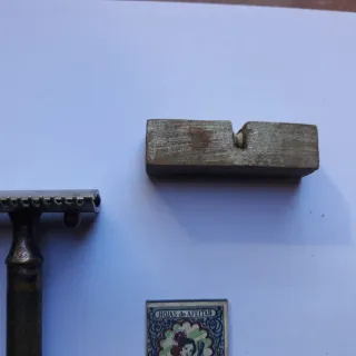 Cuchilla de afeitar antigua