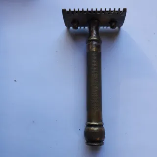 Cuchilla de afeitar antigua