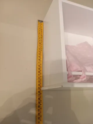 Armario para muñecas de madera y tela