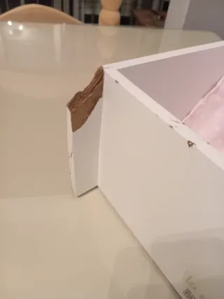 Armario para muñecas de madera y tela