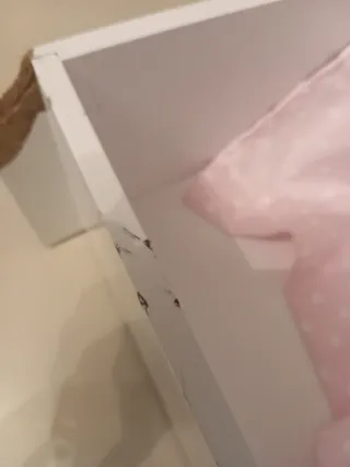 Armario para muñecas de madera y tela
