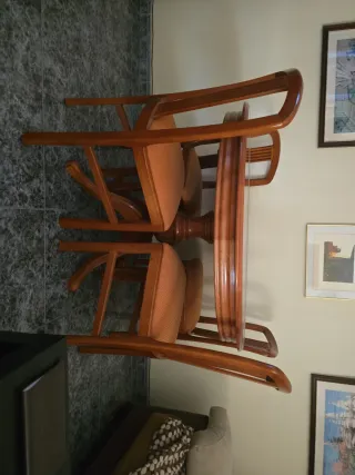 Mesa redonda madera y 4 sillas comedor extensible