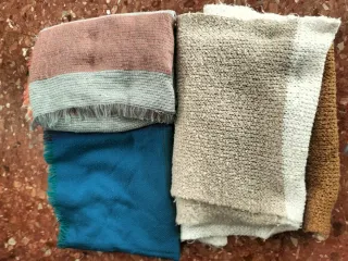 Bufanda y pañuelos de lana rosa y turquesa