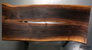 Tavolo design noce con gambe in ferro