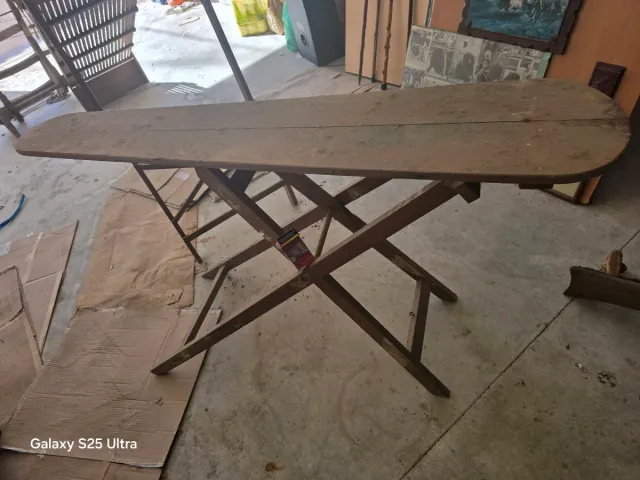 Tabla de planchar antigua de madera