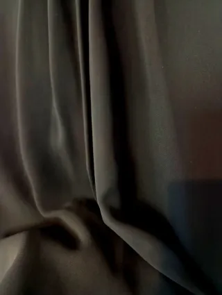 Blusa COS negra con tul