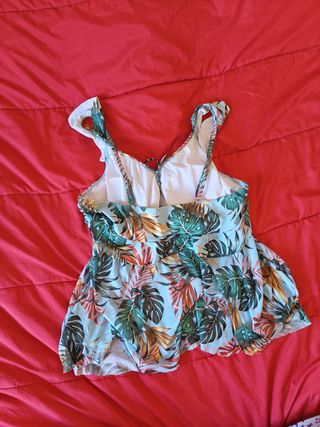 Parte de cima de tankini com estampa tropical