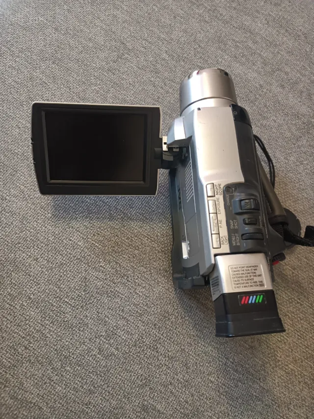 Videocamera Mini DV JVC GR-DVL450E  e Alimentatore