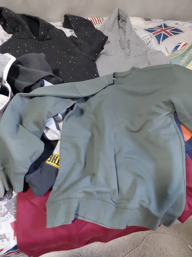 Pantalones y sudaderas talla 12/3/14.