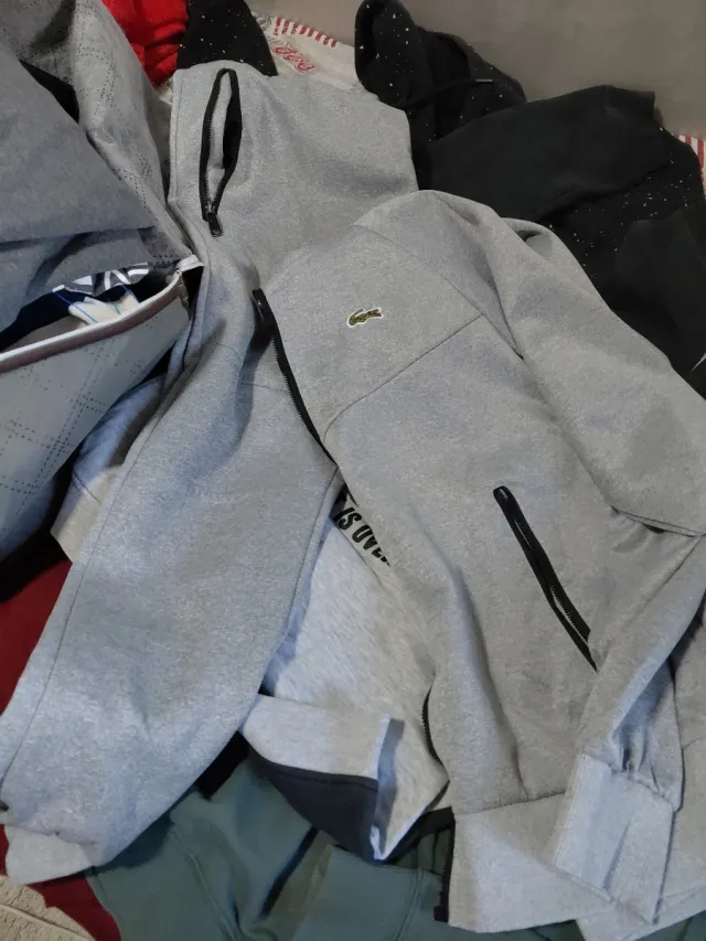 Pantalones y sudaderas talla 12/3/14.